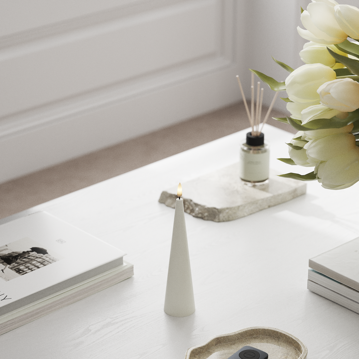 Deluxe Homeart Kegellamp D 5 x H 20 cm Wit LED Kegelkaarsen 1