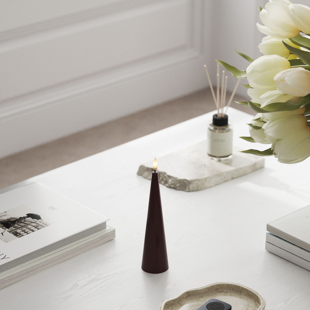 Deluxe Homeart Kegellamp D 5 x H 20 cm Bordeaux LED Kegelkaarsen 1