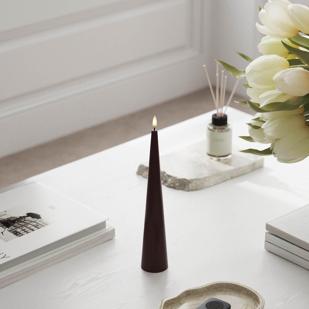 Deluxe Homeart Kegellamp D 5 x H 28 cm Bordeaux LED Kegelkaarsen 1