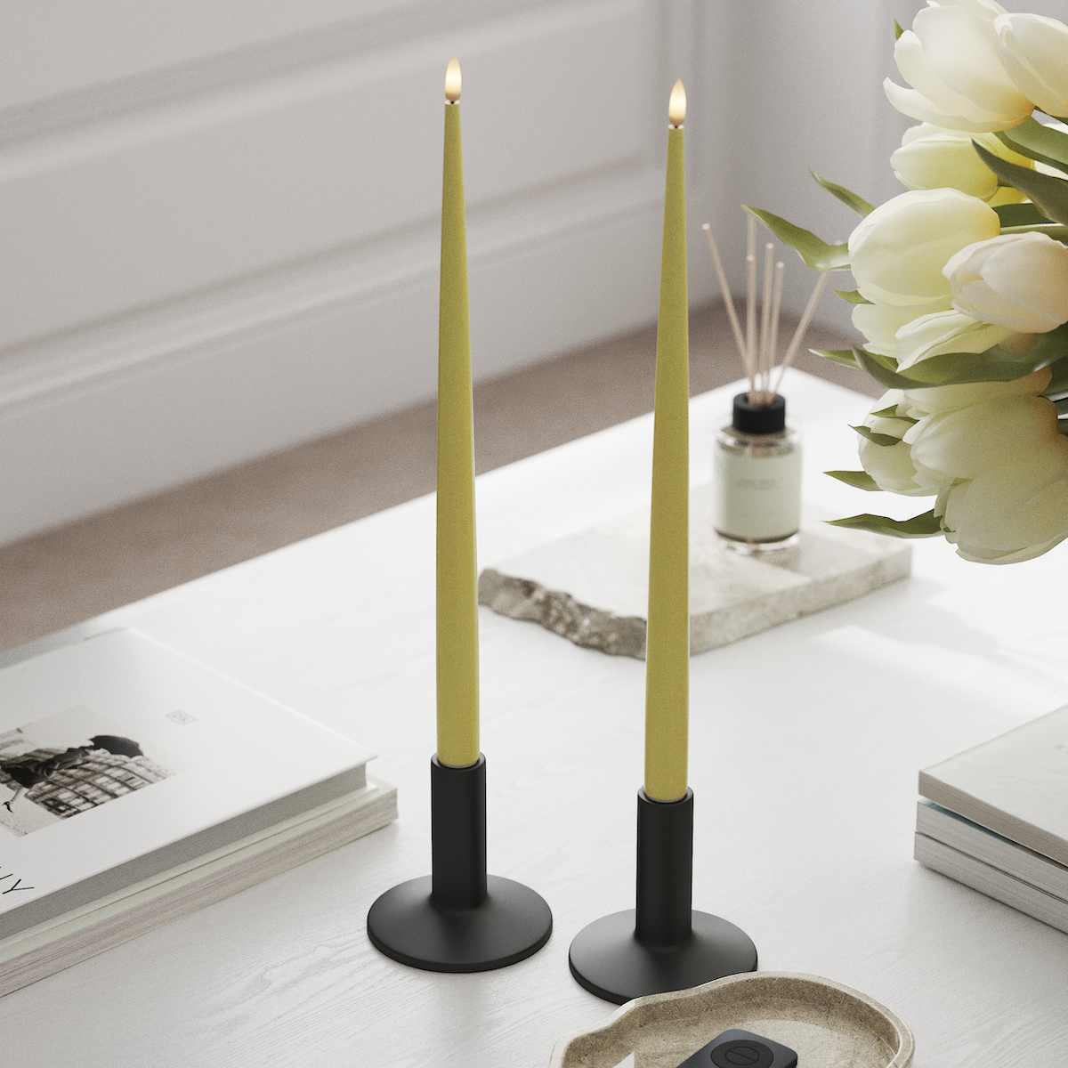 Deluxe Homeart LED Glanzende dinerkaars met Lak, 2 stuks 38 cm Lichtgeel LED Glanzende dinerkaars 1