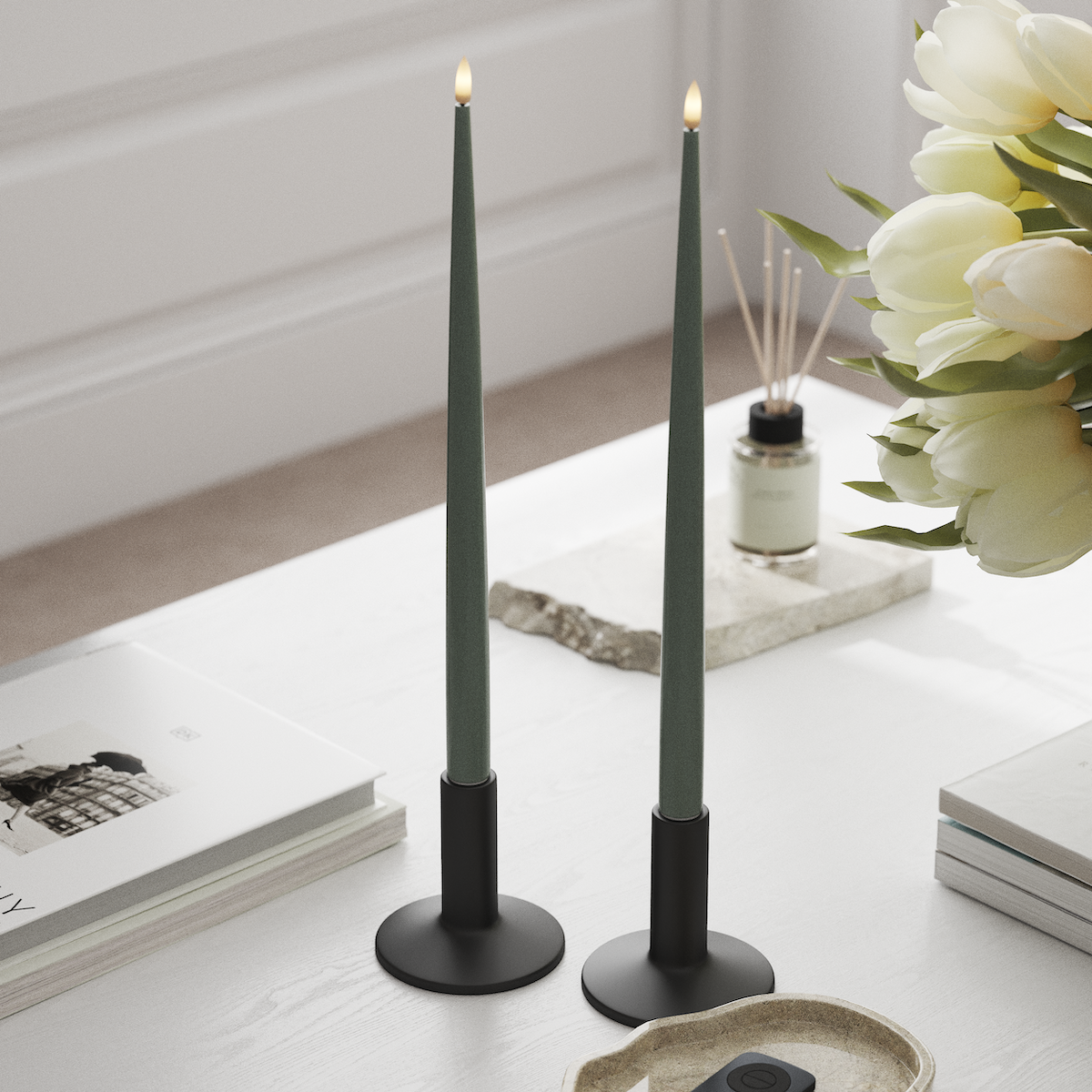 Deluxe Homeart LED Glanzende dinerkaars met Lak, 2 stuks 38 cm Saliegroen LED Glanzende dinerkaars 1