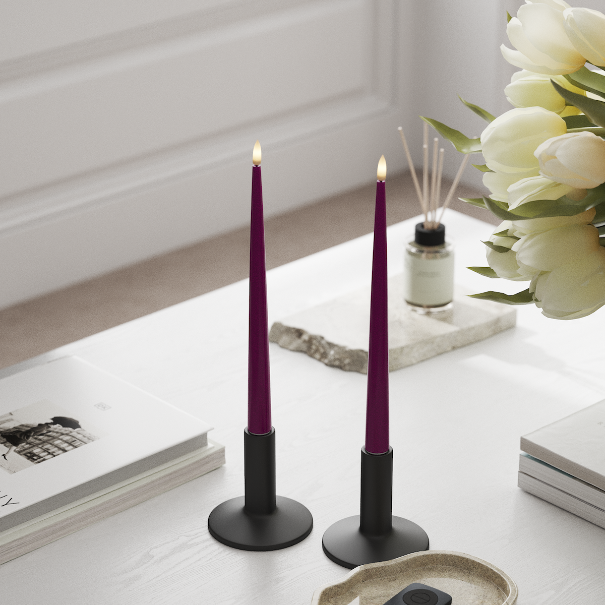 Deluxe Homeart LED Glanzende dinerkaars met lak, 2 stuks 28 cm Violet LED Glanzende dinerkaars 1