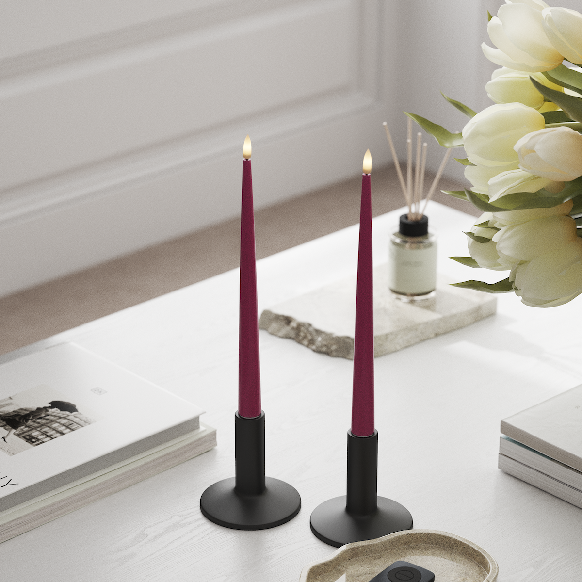 Deluxe Homeart LED Glanzende dinerkaars met lak, 2 stuks 28 cm Magenta LED Glanzende dinerkaars 1